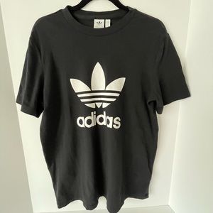 ✨Women Adidas top✨